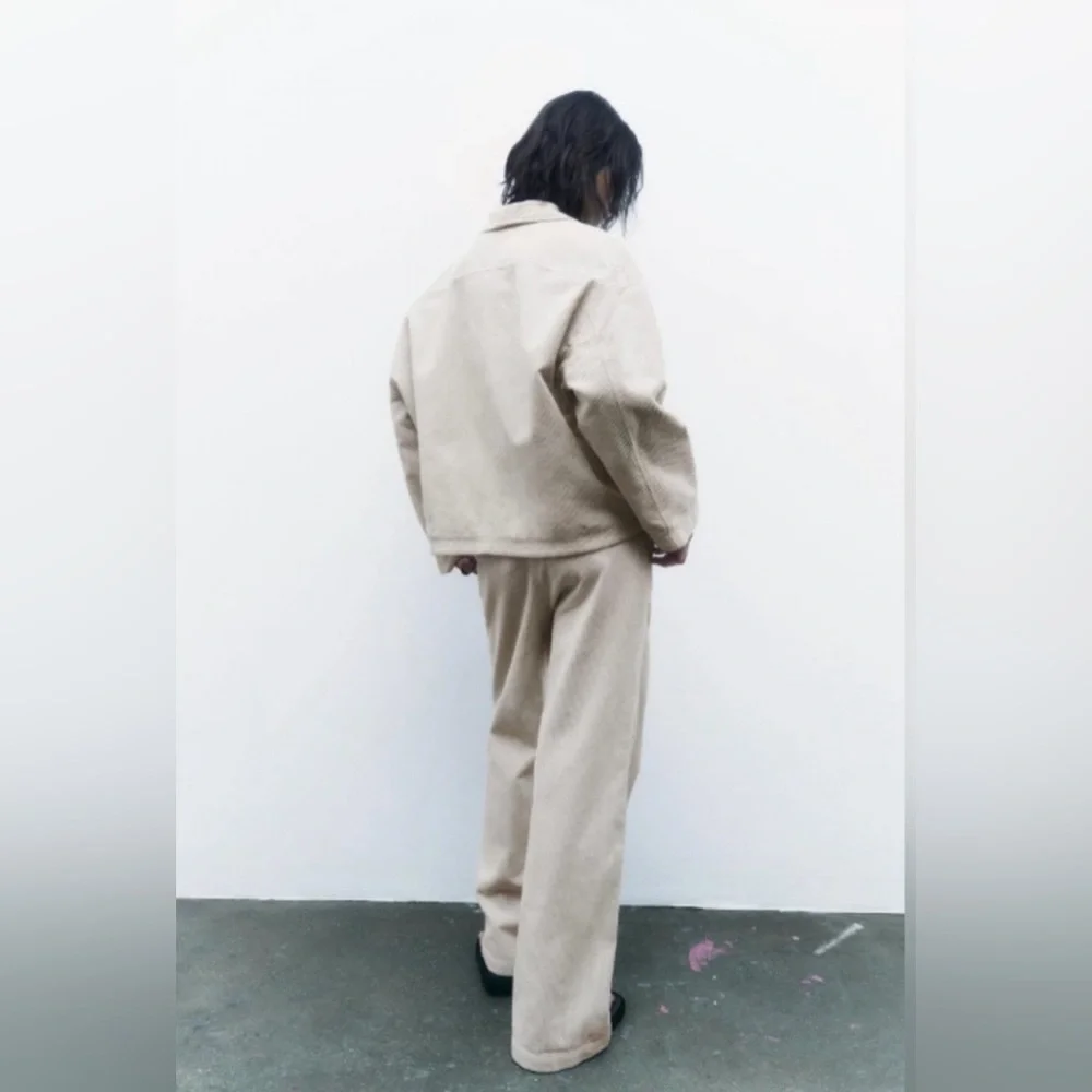 Women’s Zara Oversized Corduroy Blazer Boxy Jacket Ecru Beige Size‎ Medium.